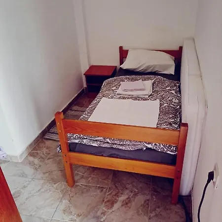 Hostel Buffet M And *