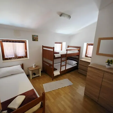 Hostal Hostel Obrovac *
