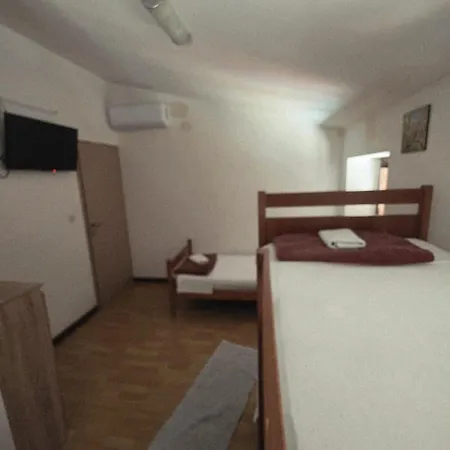 Hostel Obrovac Hostal *