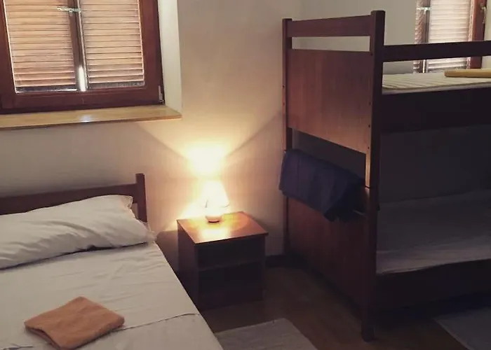 Hostel Buffet M Apartments&rooms Obrovac